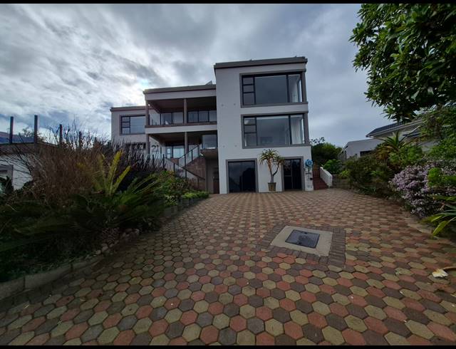 4 BEDROOM HOUSE FOR SALE IN DANA BAY